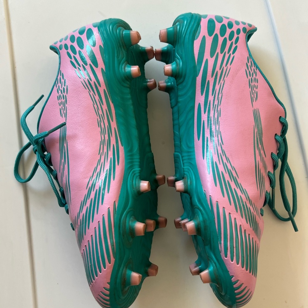 LEDCI cleats - Picture 4 of 4